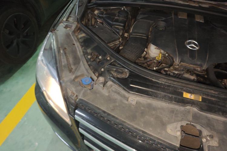 Used Mercedes-Benz R-Class 2017 R 320 4MATIC Business Edition Prestige Model Engine Bay Right