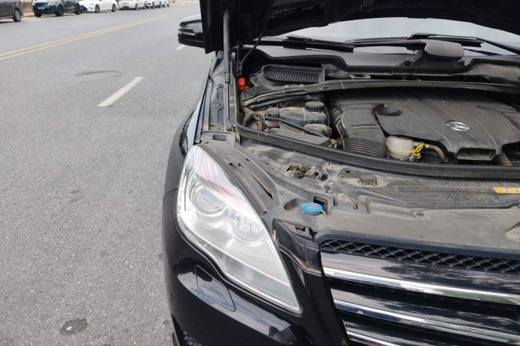 Used Mercedes-Benz R-Class 2017 R 320 4MATIC Luxury Collection Edition Engine Bay Right
