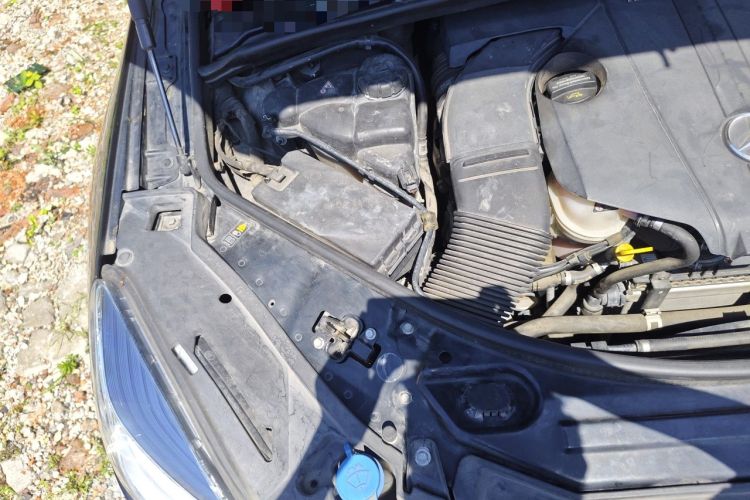 Used Mercedes-Benz R-Class 2017 R 320 4MATIC Business Edition Prestige Model Engine Bay Right