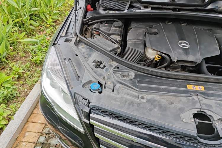 Used Mercedes-Benz R-Class 2017 R 320 4MATIC Business Edition Prestige Model Engine Bay Right