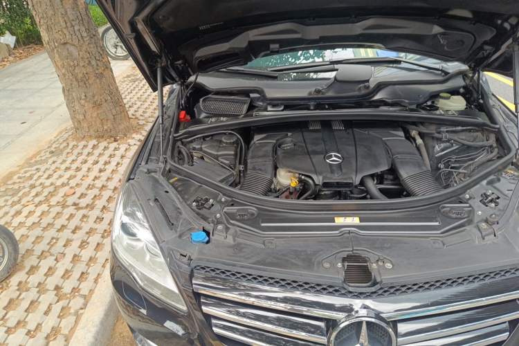 Used Mercedes-Benz R-Class 2017 R 320 4MATIC Business Edition Prestige Model Engine Bay Right