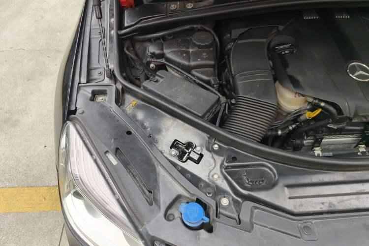 Used Mercedes-Benz R-Class 2017 R 320 4MATIC Business Edition Prestige Model Engine Bay Right