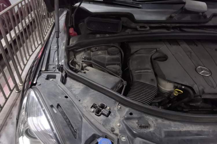 Used Mercedes-Benz R-Class 2017 R 320 4MATIC Business Edition Prestige Model Engine Bay Right