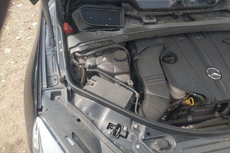 Used Mercedes-Benz R-Class 2017 R 320 4MATIC Business Edition Prestige Model Engine Bay Right