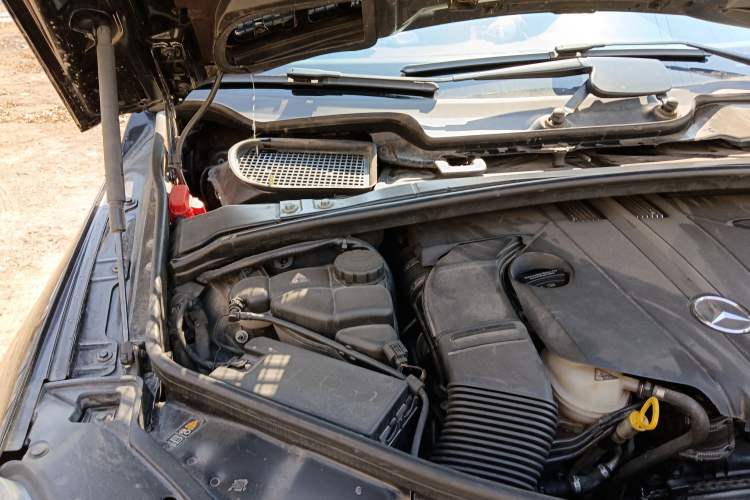 Used Mercedes-Benz R-Class 2017 R 320 4MATIC Business Edition Prestige Model Engine Bay Right