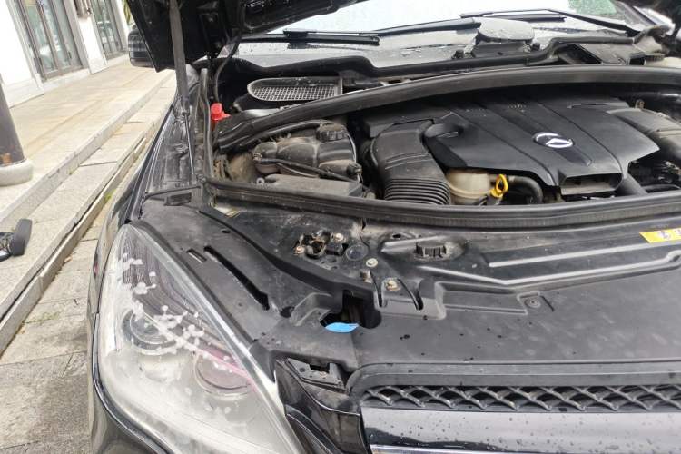 Used Mercedes-Benz R-Class 2017 R 320 4MATIC Business Edition Prestige Model Engine Bay Right
