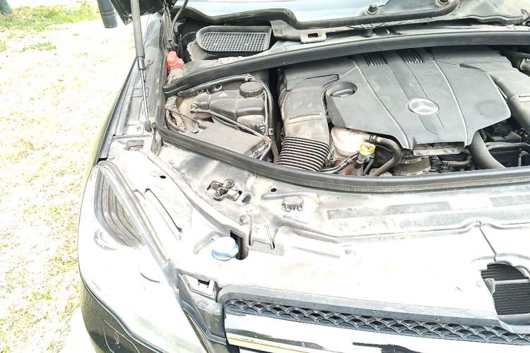 Used Mercedes-Benz R-Class 2017 R 320 4MATIC Business Edition Prestige Model Engine Bay Right