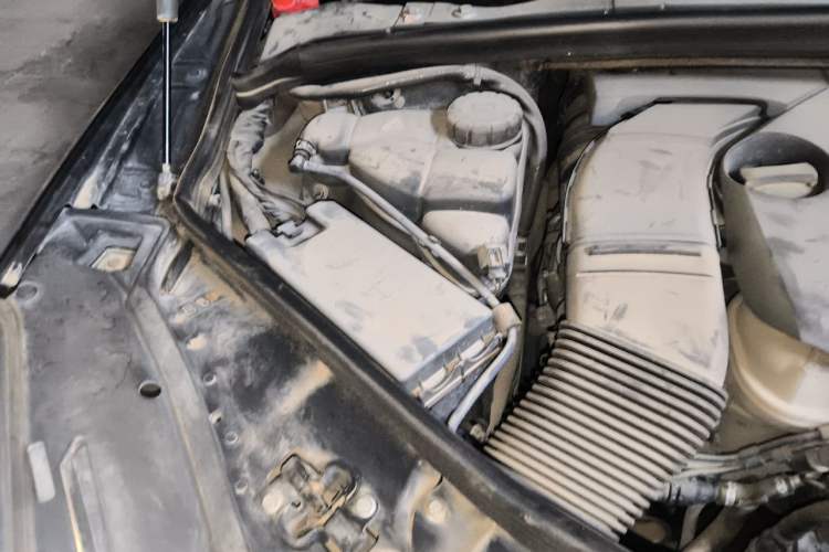 Used Mercedes-Benz R-Class 2017 R 320 4MATIC Business Edition Prestige Model Engine Bay Right
