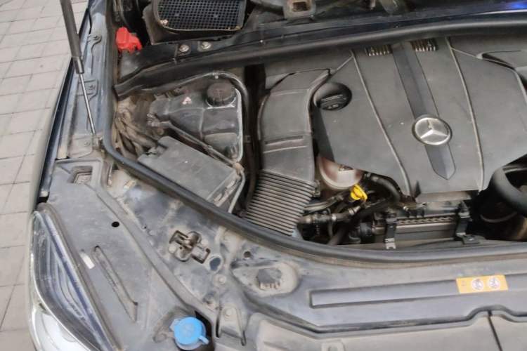 Used Mercedes-Benz R-Class 2017 R 320 4MATIC Business Edition Prestige Model Engine Bay Right