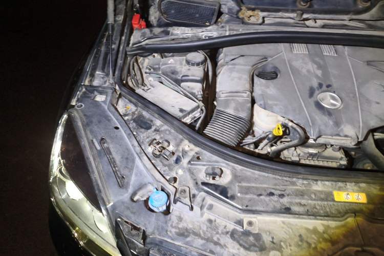 Used Mercedes-Benz R-Class  Engine Bay Right