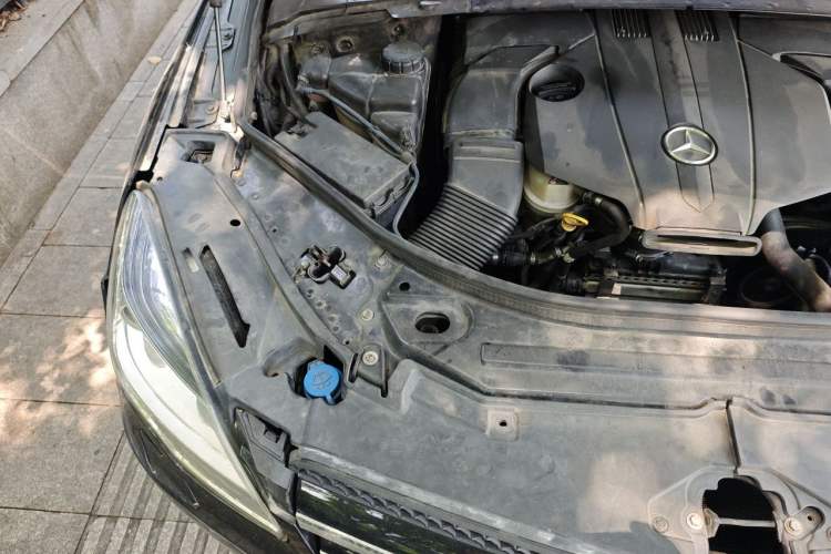 Used Mercedes-Benz R-Class 2017 R 320 4MATIC Business Edition Prestige Model Engine Bay Right