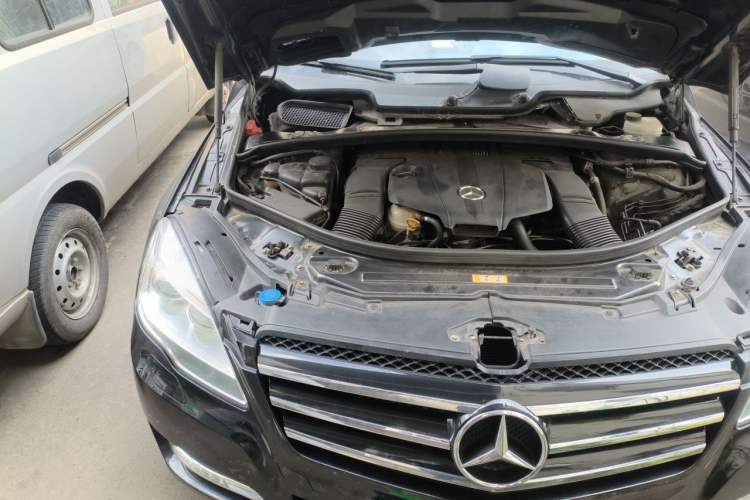 Used Mercedes-Benz R-Class 2017 R 320 4MATIC Luxury Collection Edition Engine Bay Right