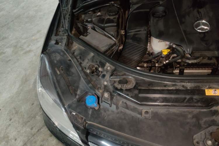 Used Mercedes-Benz R-Class 2017 R 320 4MATIC Business Edition Prestige Model Engine Bay Right