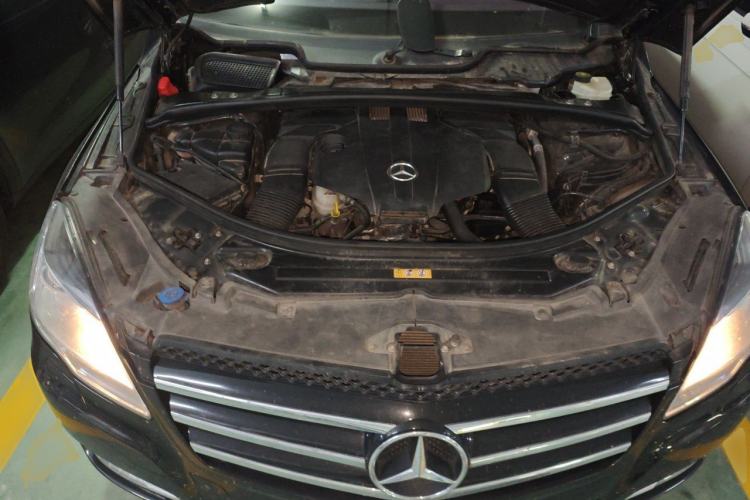 Used Mercedes-Benz R-Class 2017 R 320 4MATIC Business Edition Prestige Model Engine Bay