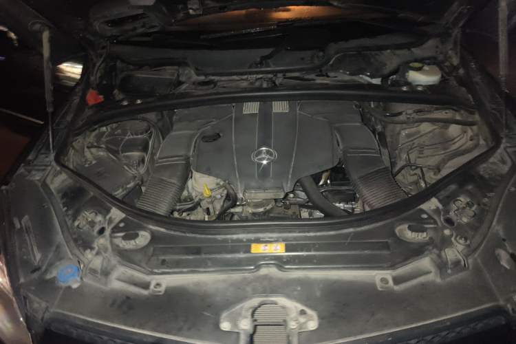 Used Mercedes-Benz R-Class 2017 R 320 4MATIC Business Edition Prestige Model Engine Bay