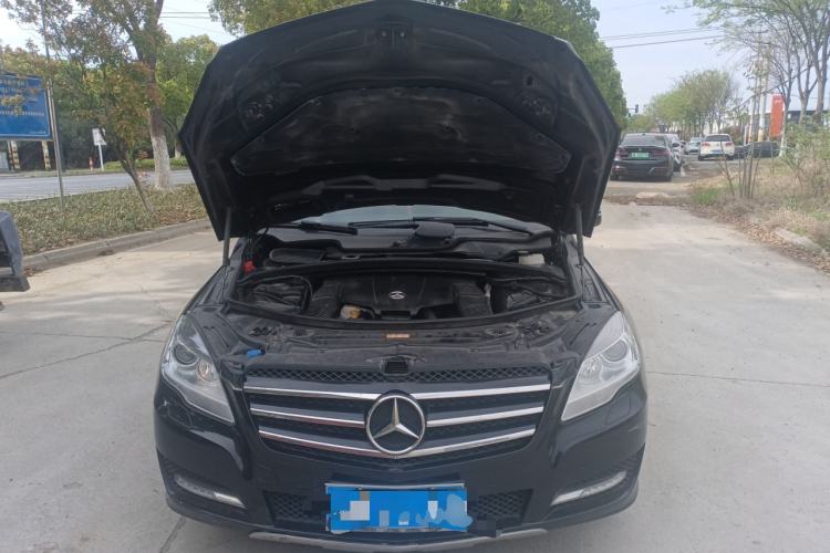Used Mercedes-Benz R-Class 2017 R 320 4MATIC Business Edition Prestige Model Engine Bay