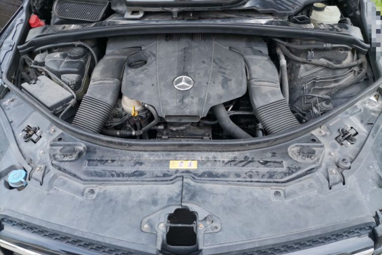 Used Mercedes-Benz R-Class 2017 R 320 4MATIC Business Edition Prestige Model Engine Bay