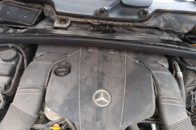 Used Mercedes-Benz R-Class 2017 R 320 4MATIC Business Edition Prestige Model Engine Bay