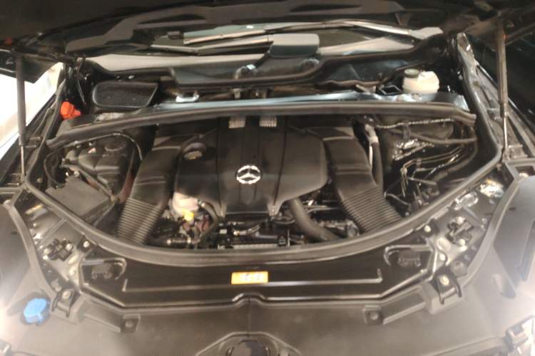Used Mercedes-Benz R-Class 2017 R 320 4MATIC Business Edition Prestige Model Engine Bay