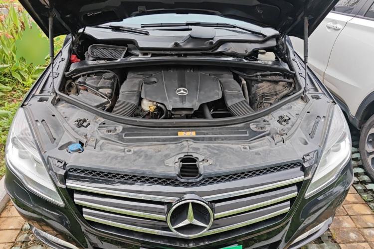 Used Mercedes-Benz R-Class 2017 R 320 4MATIC Business Edition Prestige Model Engine Bay