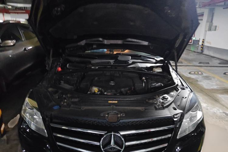 Used Mercedes-Benz R-Class 2017 R 320 4MATIC Business Edition Prestige Model Engine Bay