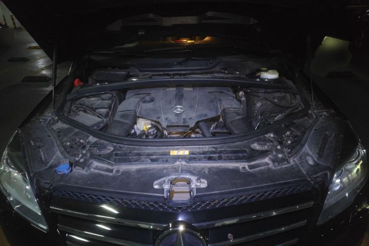 Used Mercedes-Benz R-Class 2017 R 320 4MATIC Luxury Collection Edition Engine Bay