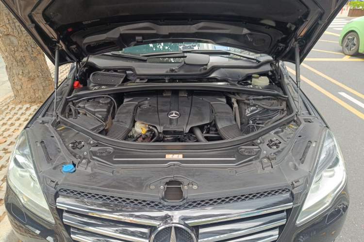 Used Mercedes-Benz R-Class 2017 R 320 4MATIC Business Edition Prestige Model Engine Bay