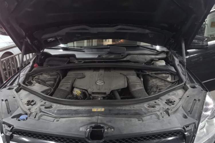 Used Mercedes-Benz R-Class 2017 R 320 4MATIC Business Edition Prestige Model Engine Bay