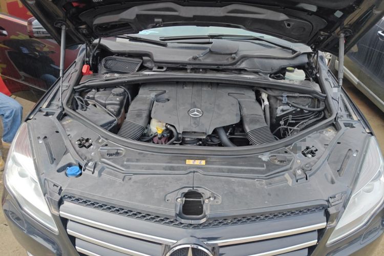 Used Mercedes-Benz R-Class 2017 R 320 4MATIC Business Edition Prestige Model Engine Bay