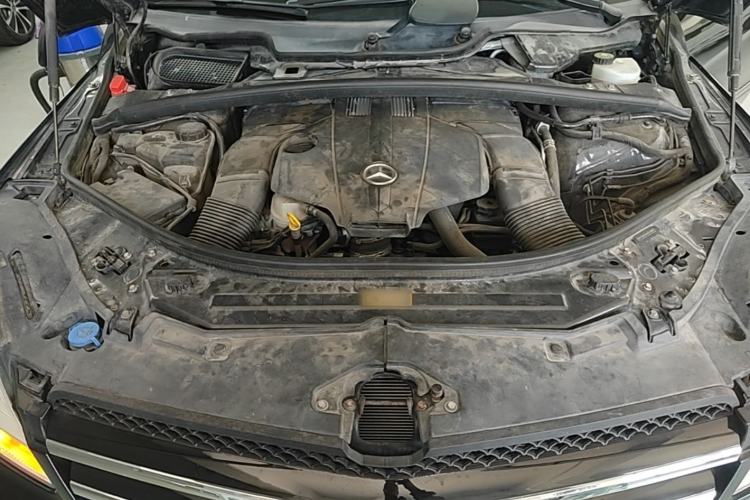 Used Mercedes-Benz R-Class 2017 R 320 4MATIC Business Edition Prestige Model Engine Bay