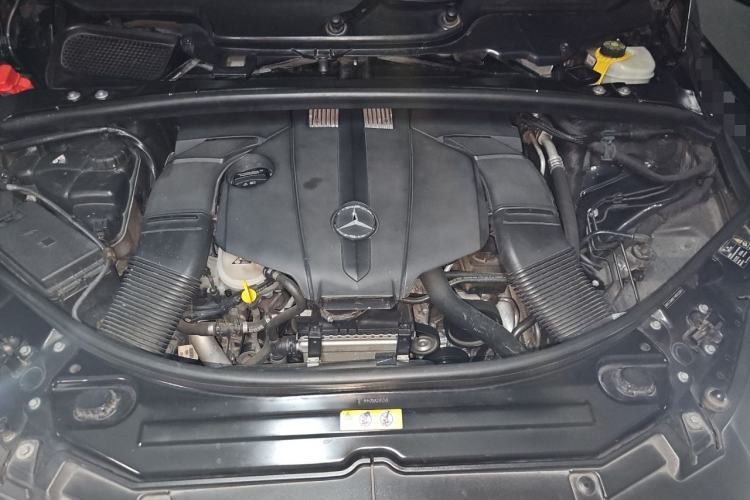 Used Mercedes-Benz R-Class 2017 R 320 4MATIC Business Edition Prestige Model Engine Bay
