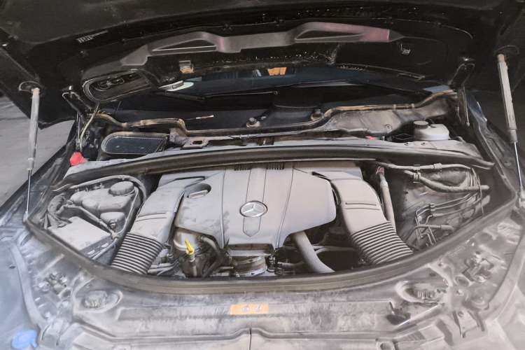 Used Mercedes-Benz R-Class 2017 R 320 4MATIC Business Edition Prestige Model Engine Bay