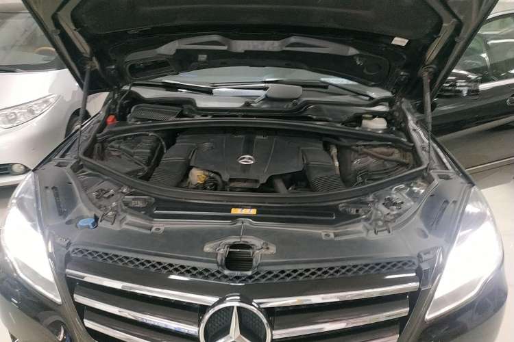Used Mercedes-Benz R-Class 2017 R 320 4MATIC Business Edition Prestige Model Engine Bay