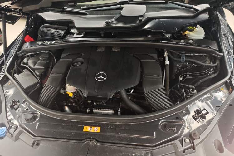 Used Mercedes-Benz R-Class 2017 R 320 4MATIC Business Edition Prestige Model Engine Bay