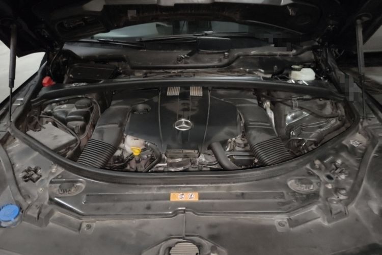 Used Mercedes-Benz R-Class 2017 R 320 4MATIC Luxury Collection Edition Engine Bay