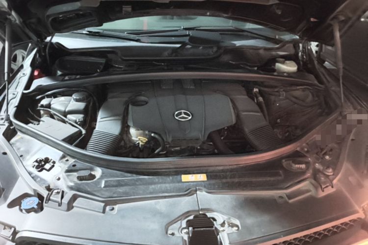 Used Mercedes-Benz R-Class 2017 R 320 4MATIC Business Edition Prestige Model Engine Bay