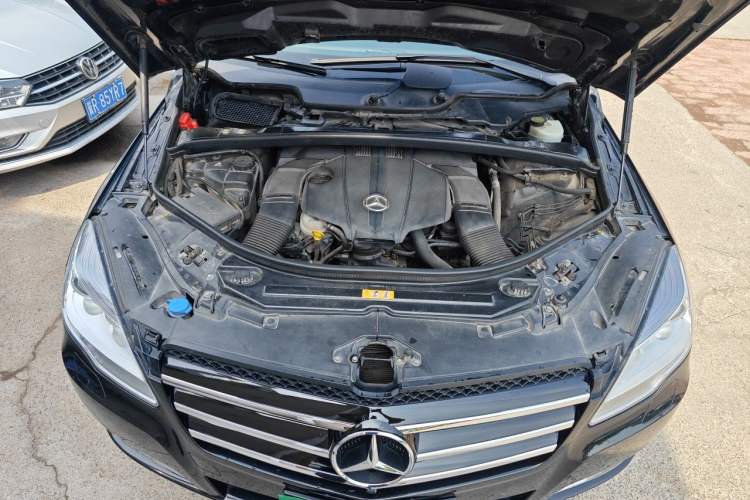 Used Mercedes-Benz R-Class 2017 R 320 4MATIC Business Edition Prestige Model Engine Bay