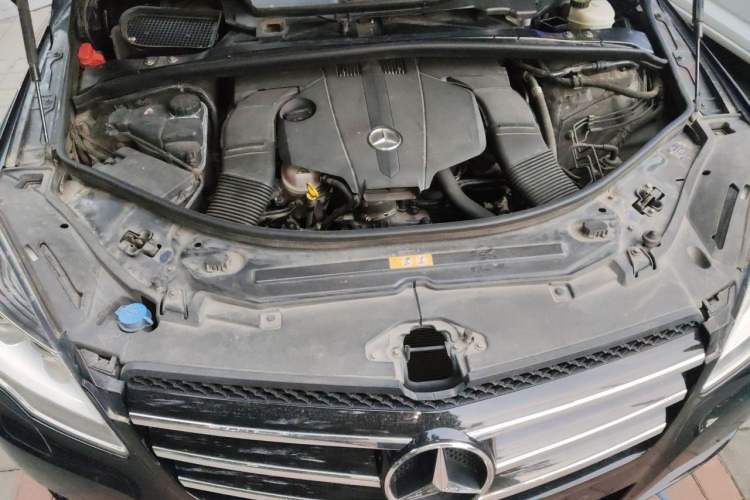 Used Mercedes-Benz R-Class 2017 R 320 4MATIC Business Edition Prestige Model Engine Bay