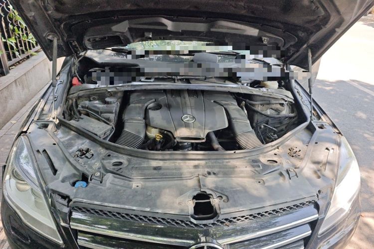 Used Mercedes-Benz R-Class 2017 R 320 4MATIC Business Edition Prestige Model Engine Bay