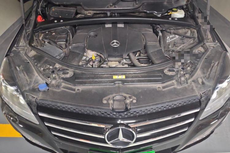 Used Mercedes-Benz R-Class 2017 R 320 4MATIC Business Edition Prestige Model Engine Bay