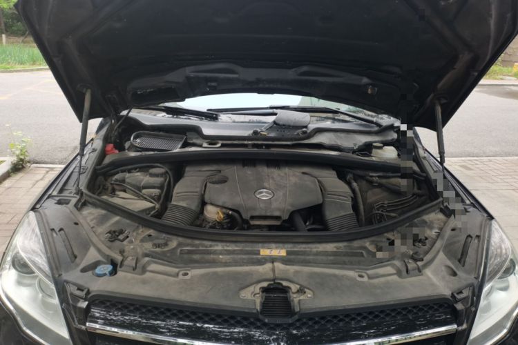 Used Mercedes-Benz R-Class 2017 R 320 4MATIC Business Edition Prestige Model Engine Bay