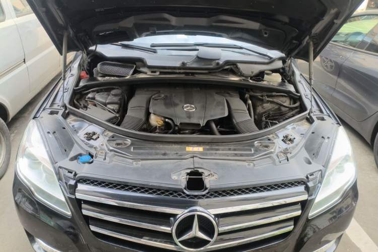 Used Mercedes-Benz R-Class 2017 R 320 4MATIC Luxury Collection Edition Engine Bay