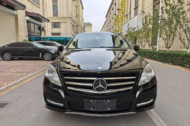 Used Mercedes-Benz R-Class 2017 R 320 4MATIC Business Edition Prestige Model Exterior 1
