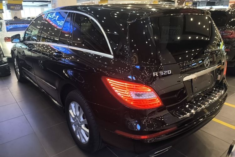 Used Mercedes-Benz R-Class 2017 R 320 4MATIC Business Edition Prestige Model Exterior 2