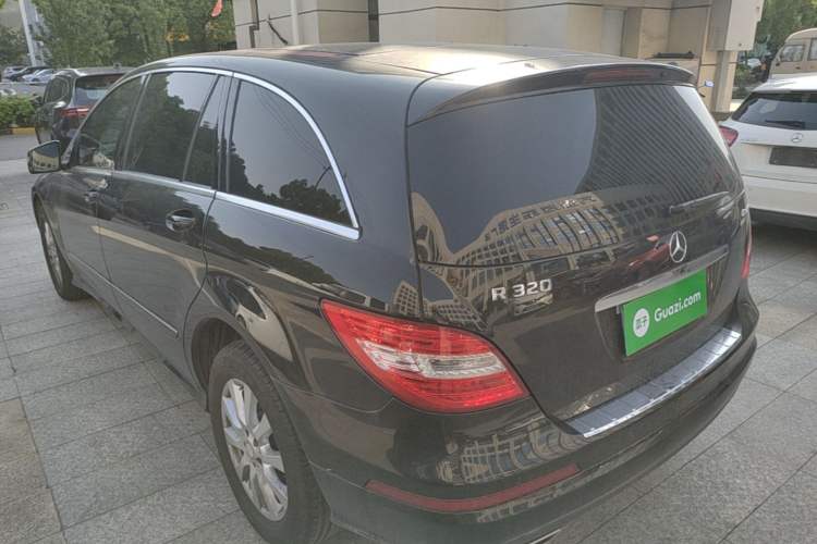 Used Mercedes-Benz R-Class 2017 R 320 4MATIC Business Edition Prestige Model Exterior 2