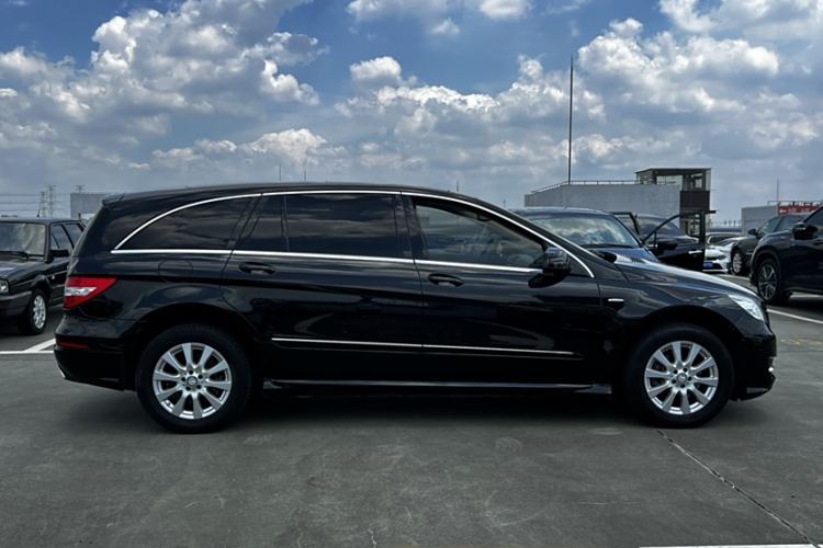 Used Mercedes-Benz R-Class 2017 R 320 4MATIC Business Edition Prestige Model Exterior 2