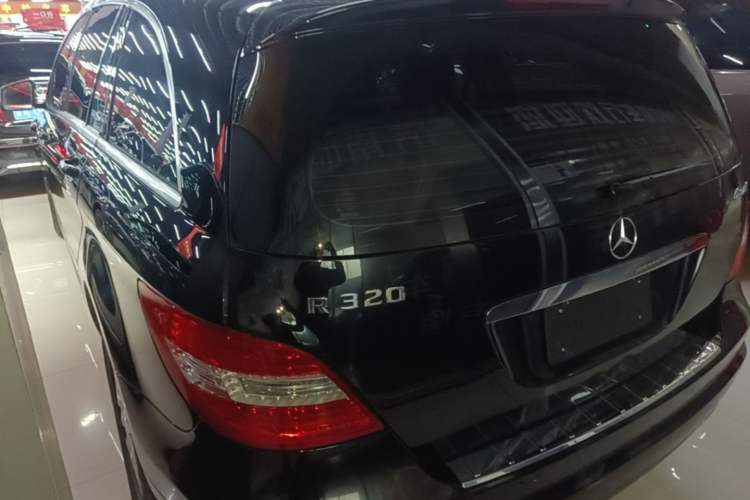 Used Mercedes-Benz R-Class 2017 R 320 4MATIC Business Edition Prestige Model Exterior 2