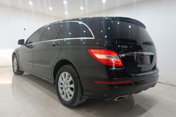 Used Mercedes-Benz R-Class 2017 R 320 4MATIC Business Edition Prestige Model Exterior 2