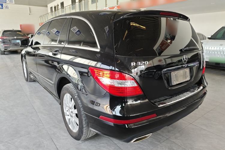 Used Mercedes-Benz R-Class 2017 R 320 4MATIC Business Edition Prestige Model Exterior 2