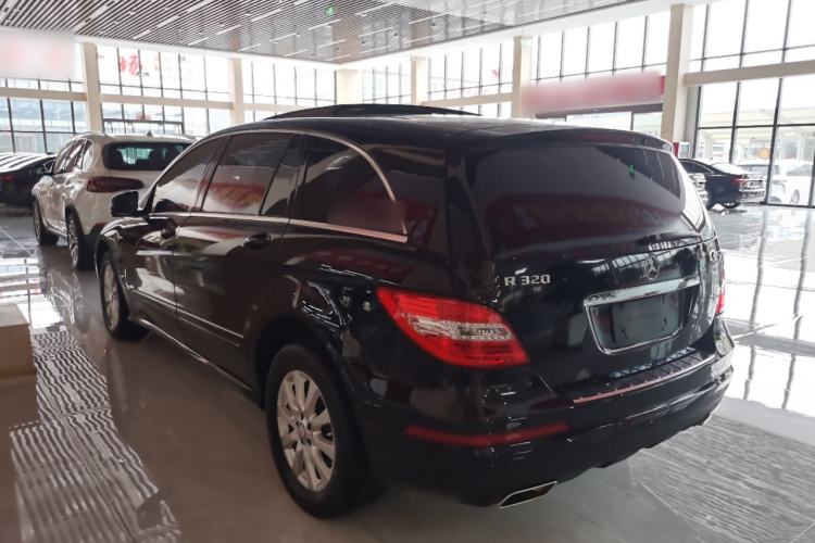 Used Mercedes-Benz R-Class 2017 R 320 4MATIC Business Edition Prestige Model Exterior 2